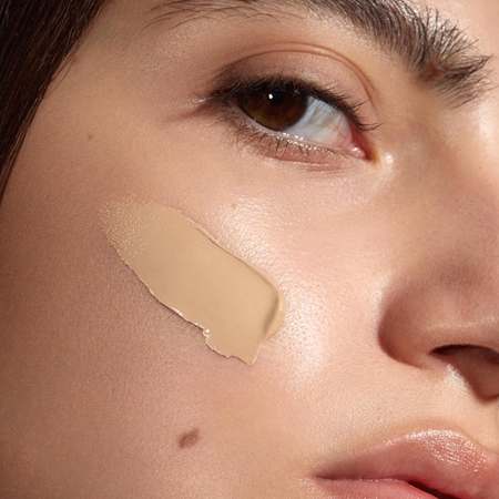 MÁDARA Skinonym Semi-Matte Peptide base duradoura com peptídeos