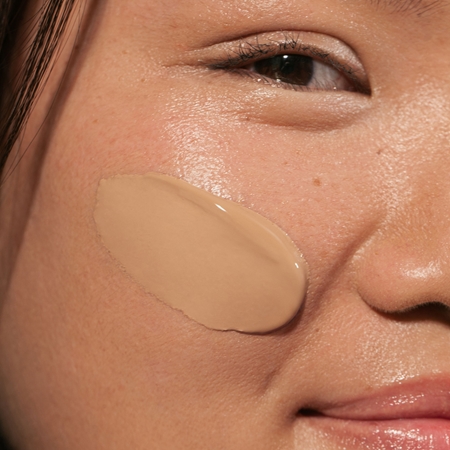 MÁDARA Skinonym Semi-Matte Peptide Ilgnoturīgs tonālais krēms ar peptīdiem