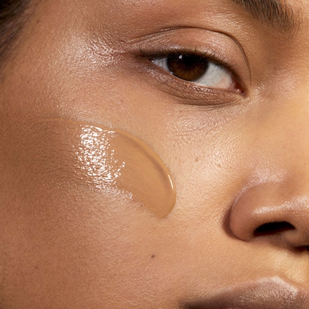 MÁDARA Skinonym Semi-Matte Peptide base duradoura com peptídeos