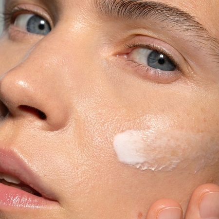 MÁDARA Retinol Alternative Deep Moisturizing Cream with anti-ageing effect