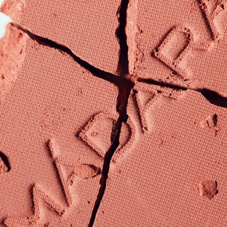 MÁDARA Magnetic Blush rdečilo v prahu