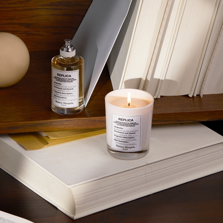 Maison Margiela REPLICA Whispers in the Library vonná svíčka