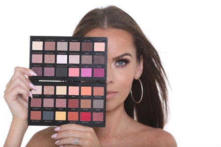 Makeup Revolution by Petra palette de fards à paupières