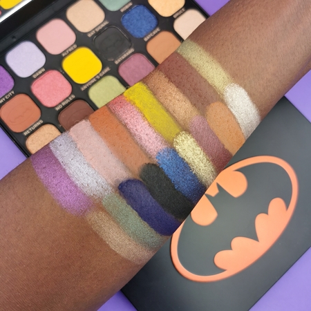 Makeup Revolution DC Collection X Batman™ akių šešėlių paletė