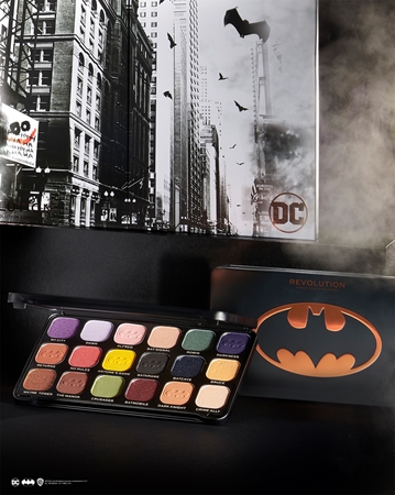 Makeup Revolution DC Collection X Batman™ akių šešėlių paletė
