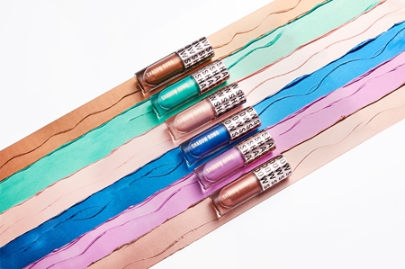 Makeup Revolution Shadow Bomb metalické oční stíny