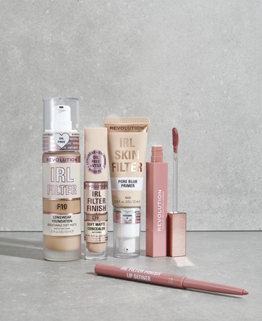 Makeup Revolution IRL Filter krémová tužka na rty s matným efektem