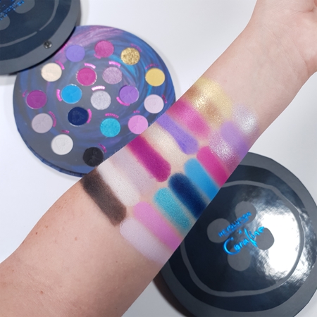Makeup Revolution X Coraline Button Eye akių šešėlių paletė