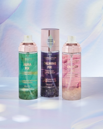 Makeup Revolution Crystal Aura Energy Fix spray fixateur à l’eau de rose