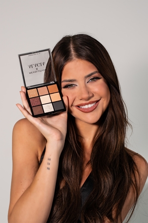 Makeup Revolution X Alagia All You Need paleta očních stínů