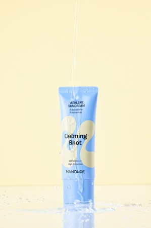 MAMONDE Calming Shot Azulene Suncream crème protectrice visage avec effets apaisants