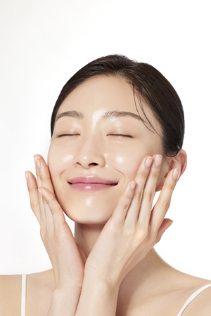 MAMONDE Flora Glow Rose Liquid Mask masque visage hydratant avec effet exfoliant