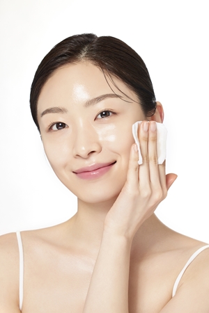 MAMONDE Flora Glow Rose Liquid Mask masque visage hydratant avec effet exfoliant