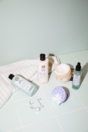 Maria Nila Scalp Brush masážní kartáč pro pokožku hlavy