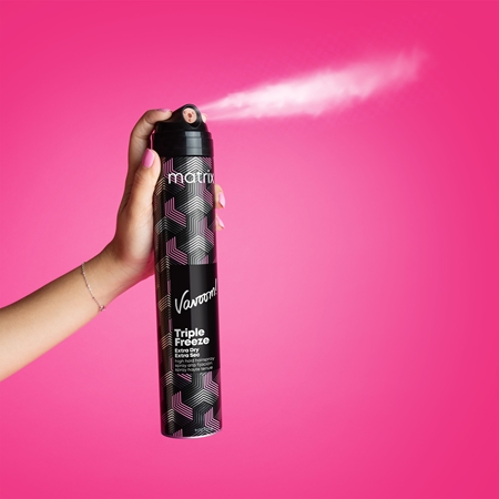 Matrix Vavoom Triple Freeze Extra Dry lak na vlasy so silnou fixáciou