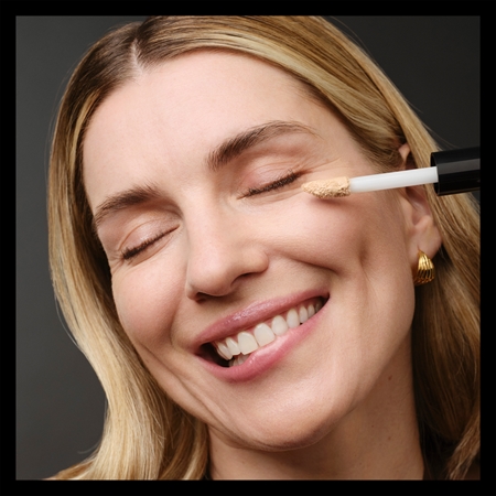 Max Factor Facefinity Multi Protector corretor para iluminar a pele