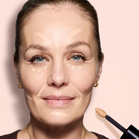 Max Factor Facefinity Lasting Blur rozjasňujúci korektor s SPF