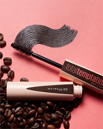MAYBELLINE NEW YORK Total Temptation Volumen-Mascara mit Kakaoduft