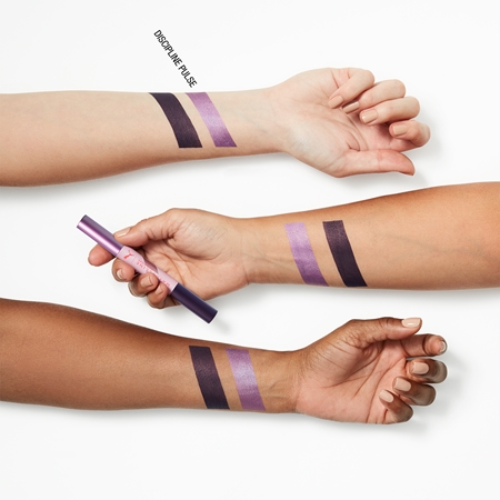 MAYBELLINE NEW YORK Puma x Maybelline Matte + Metallic Eye Duo Stick senčila za oči v paličici