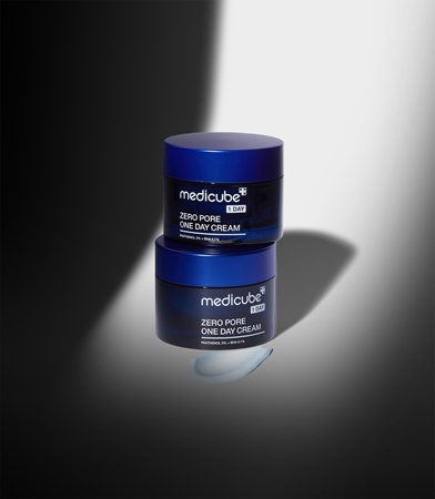 medicube Zero Pore One Day Cream Light Moisturizing Cream to tighten pores