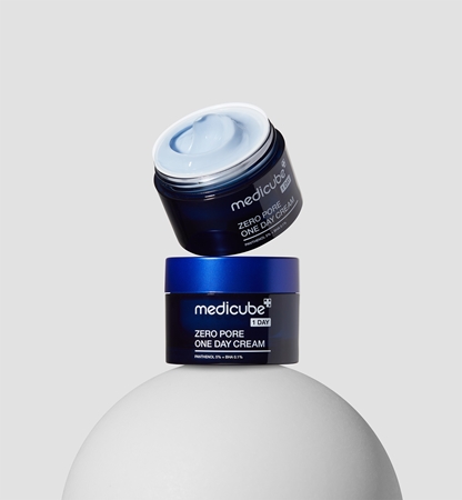 medicube Zero Pore One Day Cream Light Moisturizing Cream to tighten pores