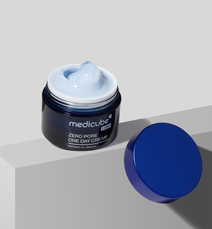 medicube Zero Pore One Day Cream Light Moisturizing Cream to tighten pores