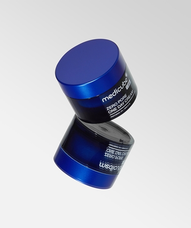 medicube Zero Pore One Day Cream Light Moisturizing Cream to tighten pores