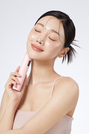 medicube Age-R Booster Pro multipurpose device for regeneration and nourishment of your skin