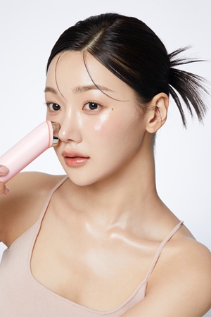 medicube Age-R Booster Pro multipurpose device for regeneration and nourishment of your skin