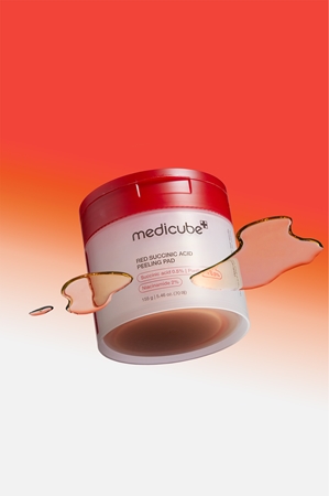 medicube Red Succinic Acid Peeling Pad Exfoliating Pads for problem skin