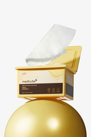 medicube Deep Vita C Daily Quick Mask Moisturising face sheet mask to even out skin tone