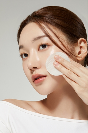 medicube Deep Vita C Pad Revitalising Pads to brighten and smooth the skin