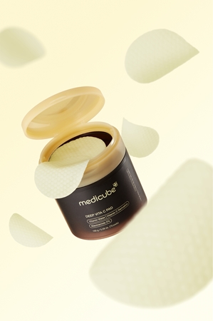 medicube Deep Vita C Pad Revitalising Pads to brighten and smooth the skin