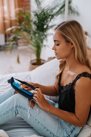Medivon Horizon Hypnos Massage Device for the eye area