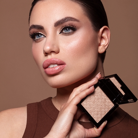 Mia Cosmetics Light Builder Professionaalne valgustneelav presspuuder