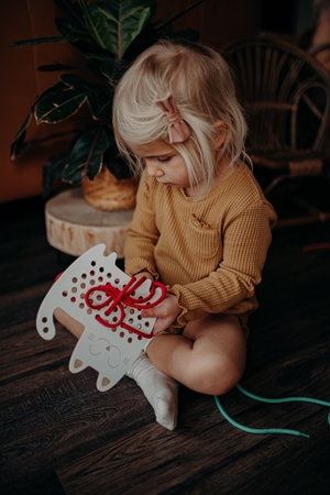 Milin Big Wooden Lacing Toy Cat Sophia aktivity hračka
