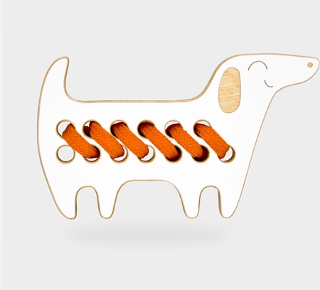 Milin Small Wooden Lacing Toy Daschund aktivity hračka