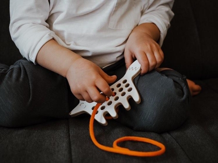 Milin Small Wooden Lacing Toy Fox aktivity hračka