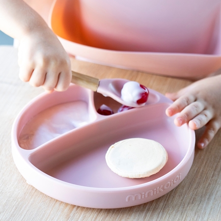 Minikoioi BLW II Pinky Pink dinnerware set
