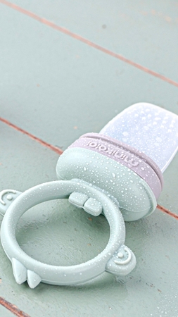Minikoioi Feeder Teether River Green/ Powder Grey matande bett