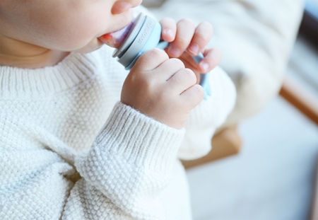 Minikoioi Feeder Teether Mineral Blue/ Powder Grey teething toy for feeding