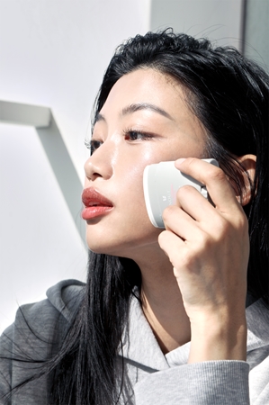 Mizon Inout Smooth Mineral Sun Stick minerálny ochranný krém na tvár a citlivé partie v tyčinke
