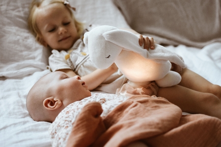 Moonie The Humming Friend 2.0 Sky gosedjur med melodi