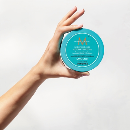 Moroccanoil Smooth obnovující maska pro uhlazení a výživu suchých a nepoddajných vlasů