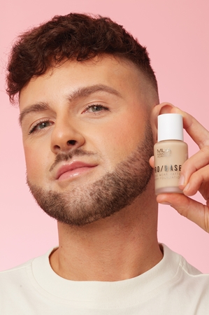 MUA Makeup Academy PRO/BASE Langtidsholdbar matterende foundation