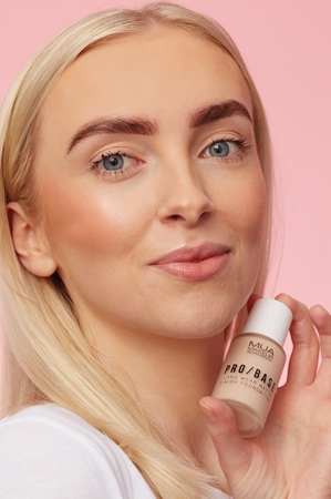 MUA Makeup Academy PRO/BASE Langtidsholdbar matterende foundation