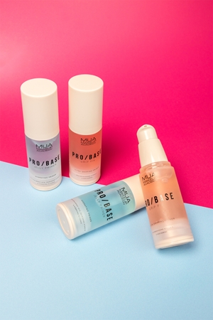 MUA Makeup Academy PRO/BASE Refresh & Revive base de teint hydratante à l'acide hyaluronique
