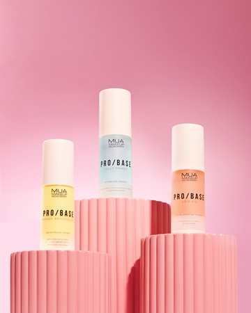 MUA Makeup Academy PRO/BASE Refresh & Revive base de teint hydratante à l'acide hyaluronique