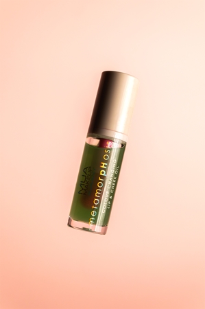 MUA Makeup Academy Metamorphosis Lip Oil for lips and cheeks