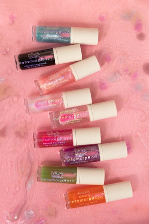 MUA Makeup Academy Metamorphosis Lip Oil for lips and cheeks